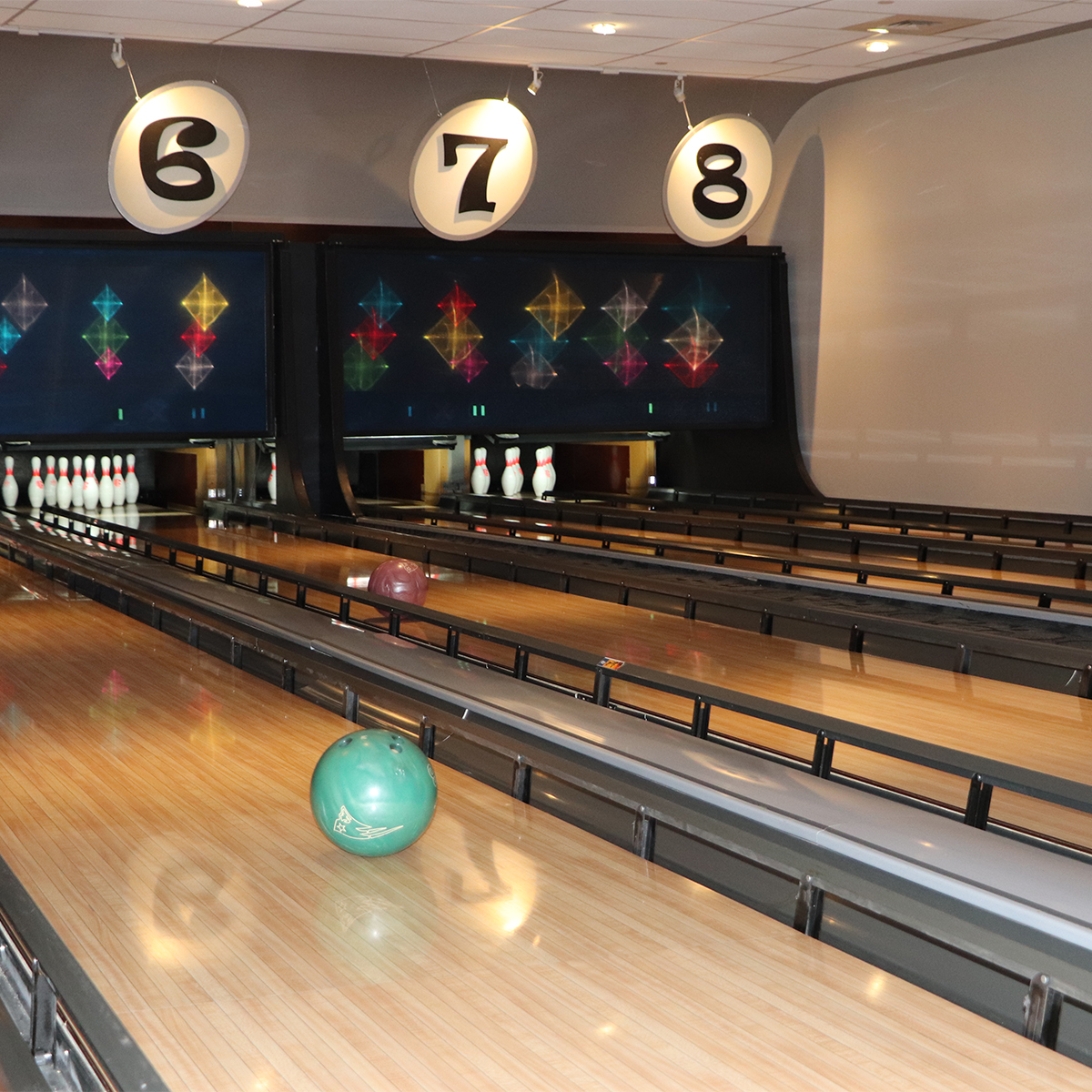 Splitsville Howl Topgolf bowling lane