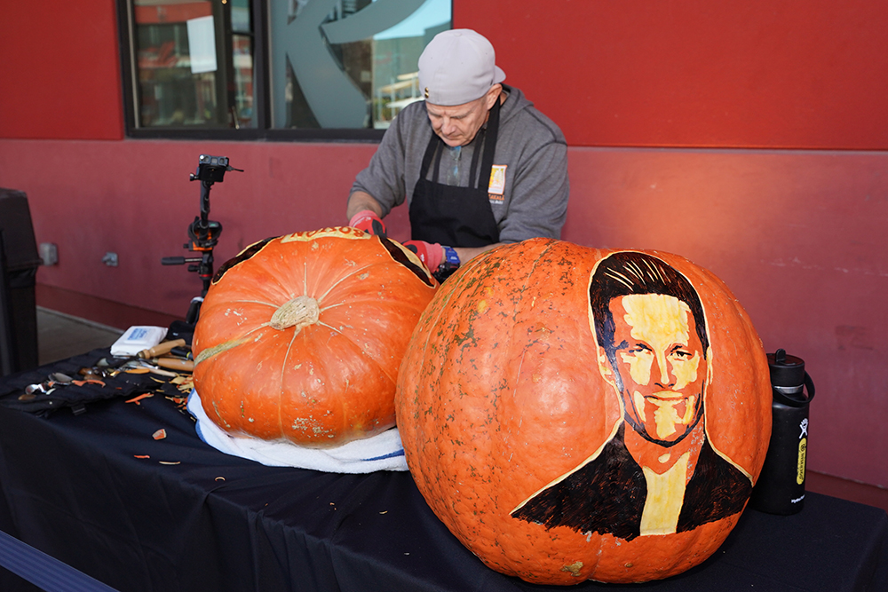 Fall Harvest pumpkin carving demo 1000×667